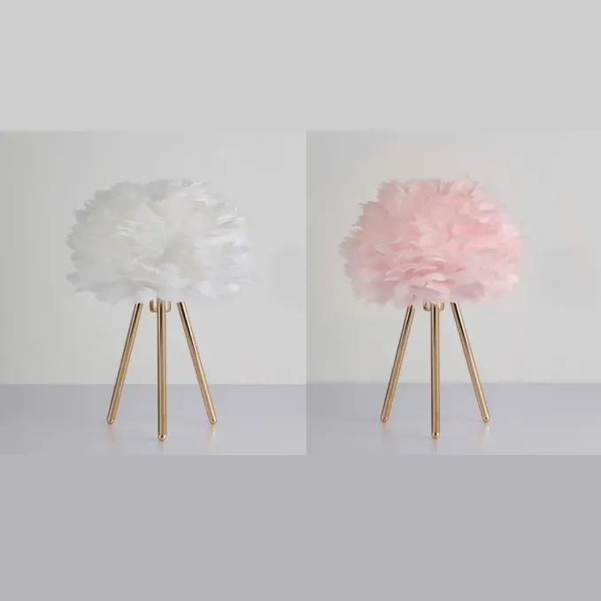 Lámpara de mesa plumas trípode